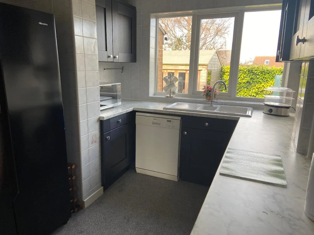 بيت للعطل Large 4 Bedroom Home In Boston Spa Village In-Between York, Harrogate And Leeds, Sleeps 9