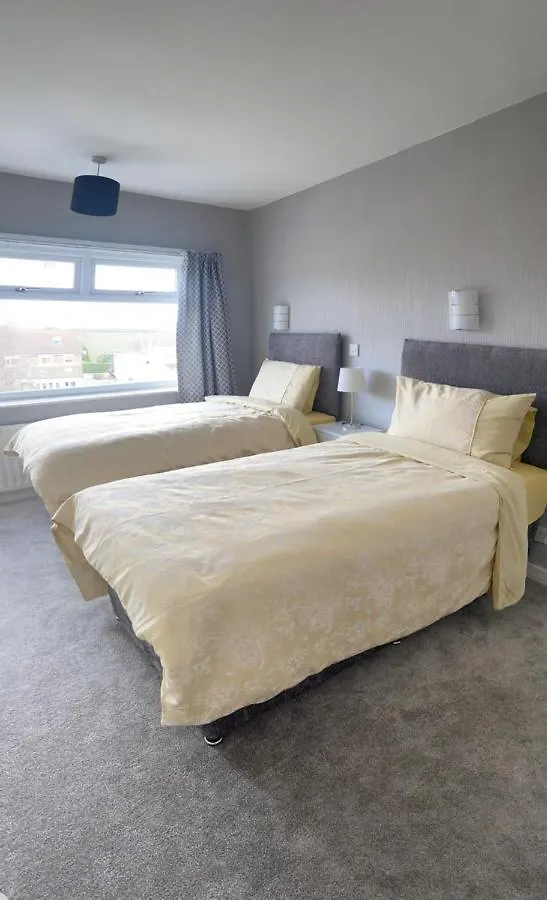 بيت للعطل Large 4 Bedroom Home In Boston Spa Village In-Between York, Harrogate And Leeds, Sleeps 9