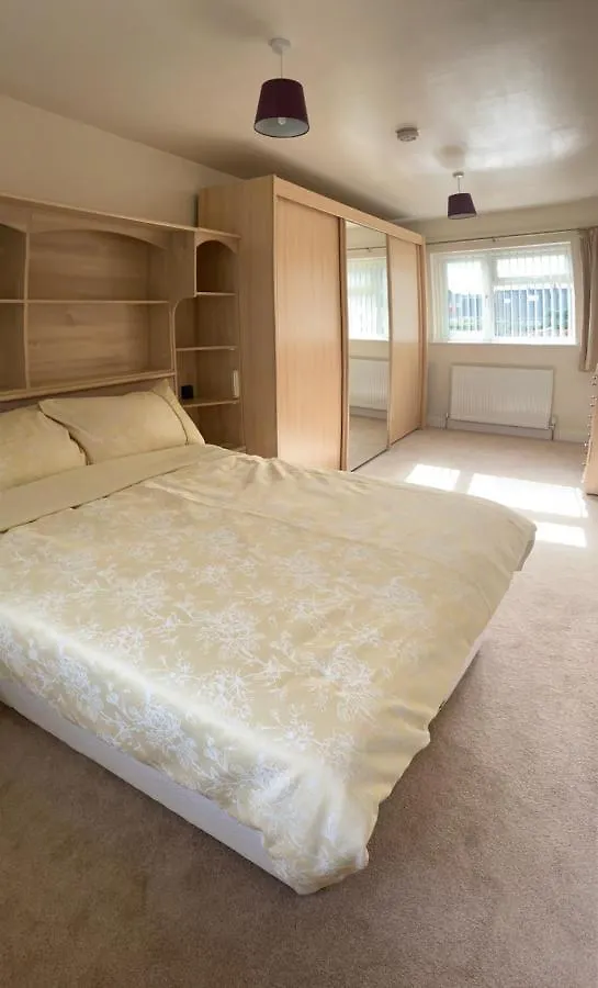 Large 4 Bedroom Home In Boston Spa Village In-Between York, Harrogate And Leeds, Sleeps 9 المملكة المتحدة