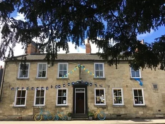 Large 4 Bedroom Home In Boston Spa Village In-Between York, Harrogate And Leeds, Sleeps 9