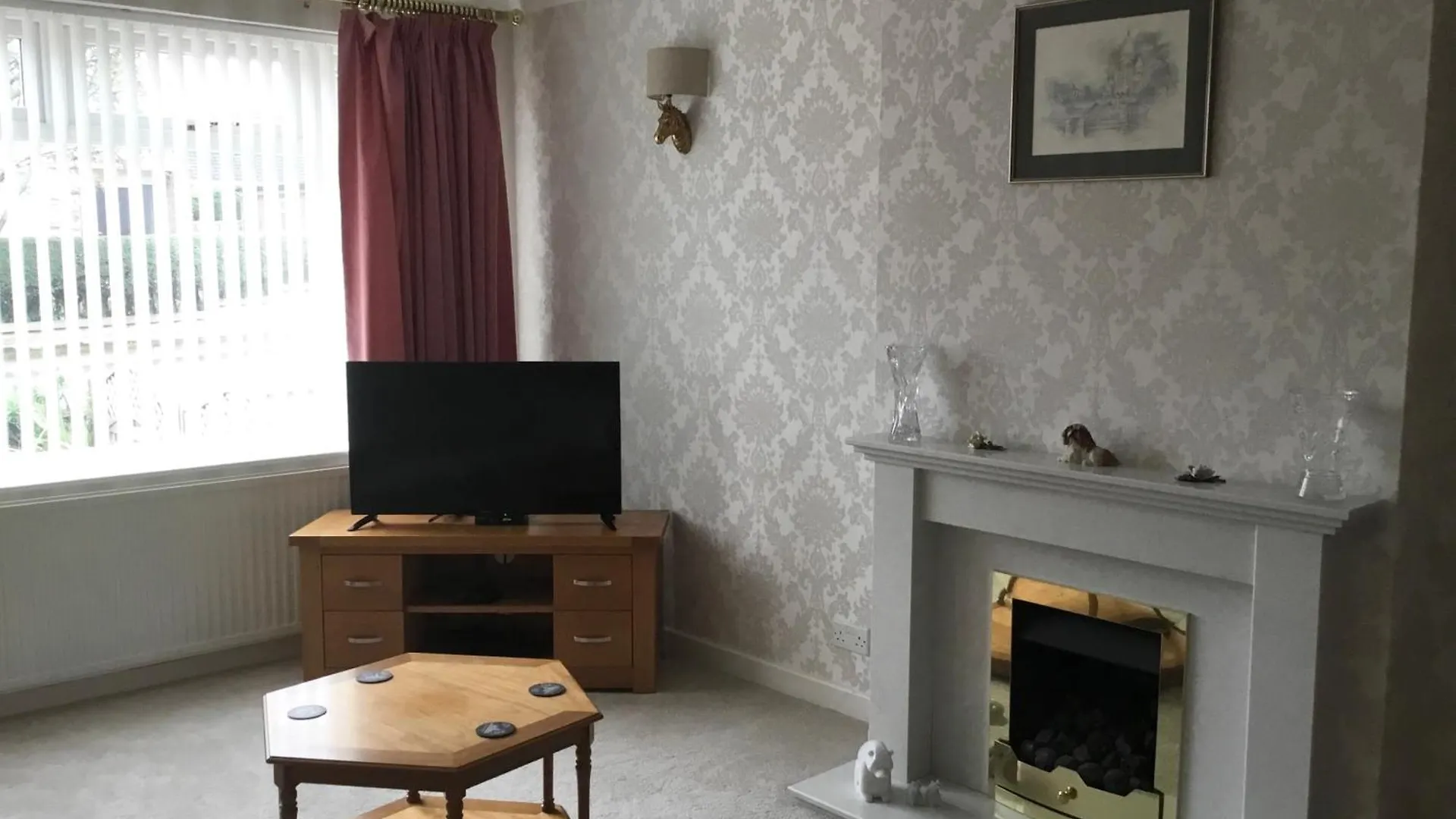 بيت للعطل Large 4 Bedroom Home In Boston Spa Village In-Between York, Harrogate And Leeds, Sleeps 9